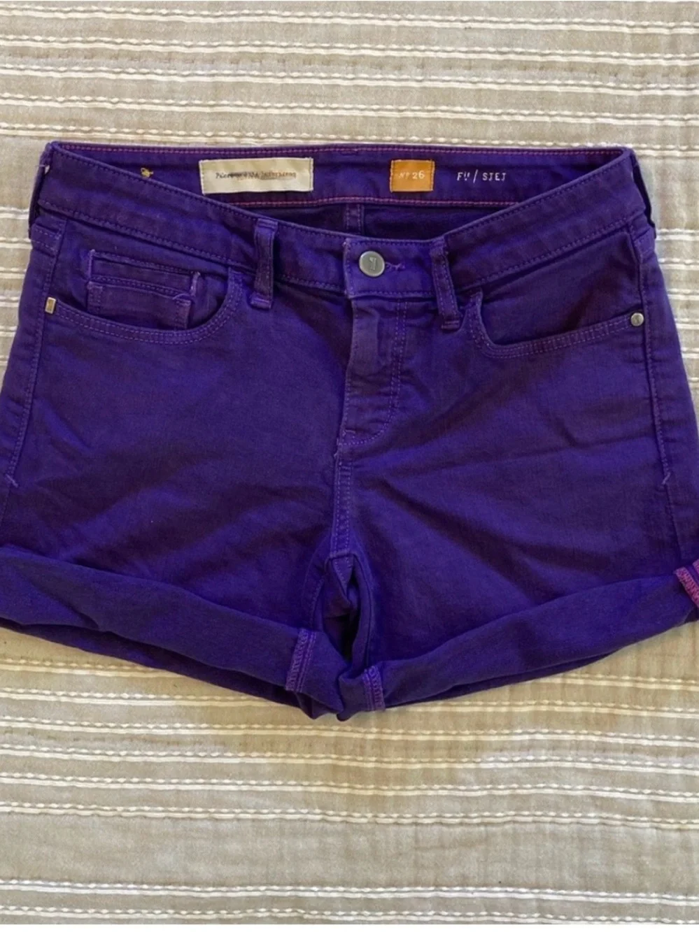 Pilcro purple stretch denim shorts, adjustable rolled up cuff - Picture 3 of 9